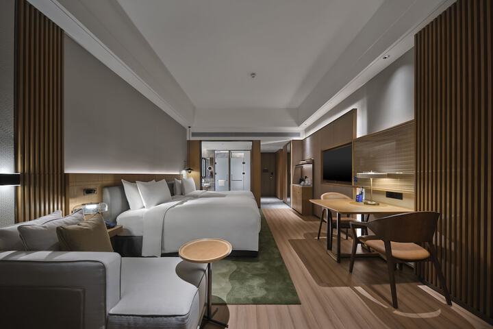 Room 13 of 33