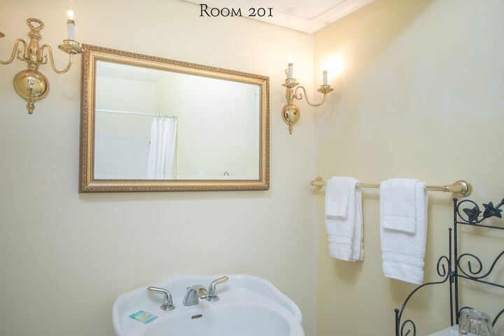 Room 128 of 170