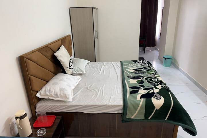 Room 2 of 18
