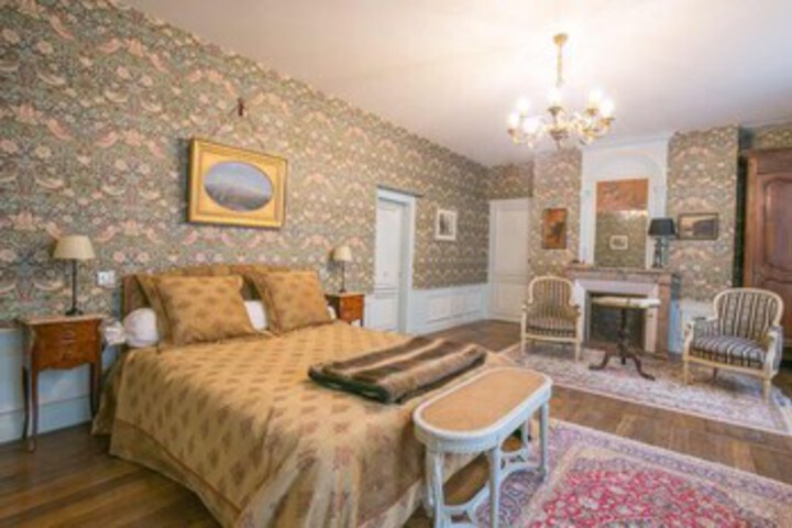 Room 27 of 34