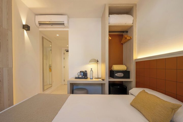 Room 27 of 94