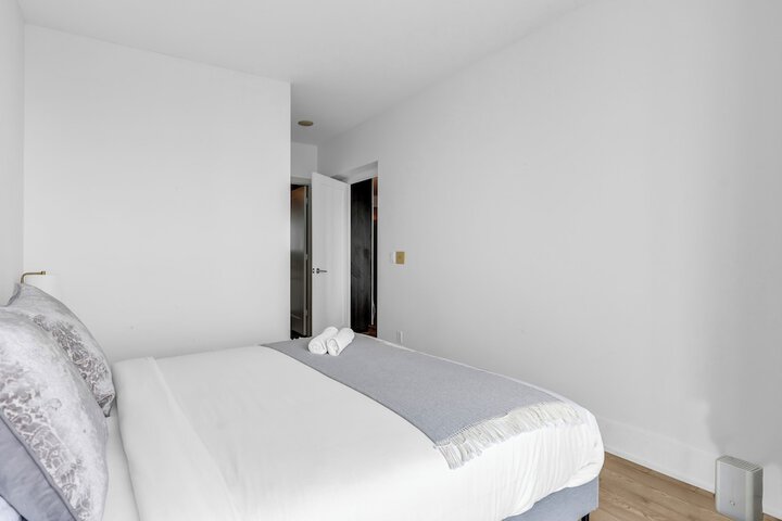 Room 6 of 31