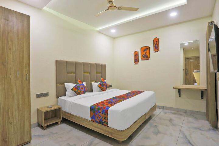 Room 10 of 29