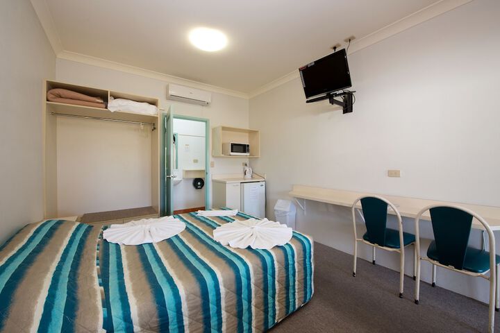 Room 8 of 25