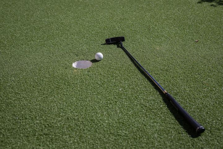 Mini-golf