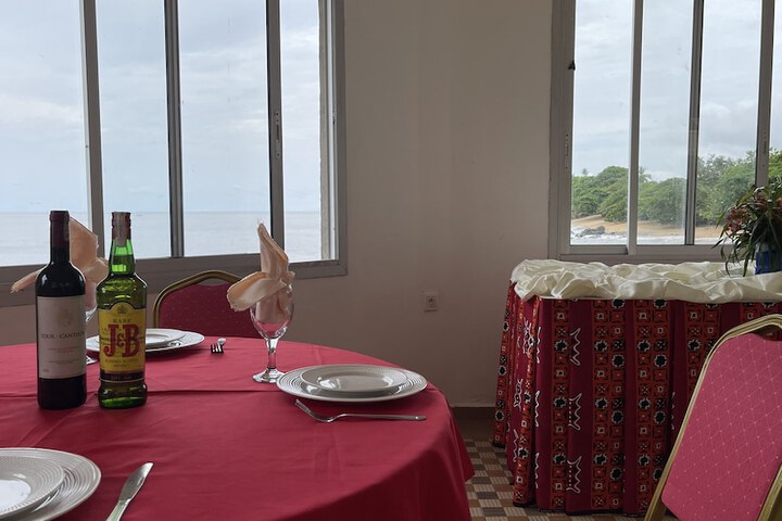 Dining 32 of 35