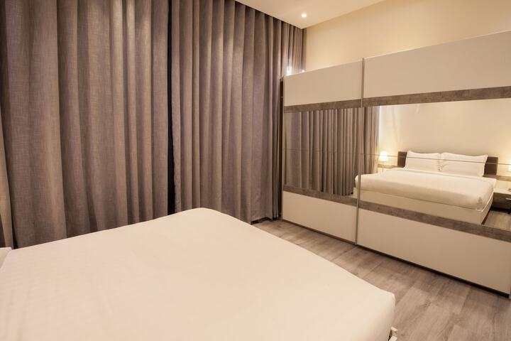 Room 9 of 42