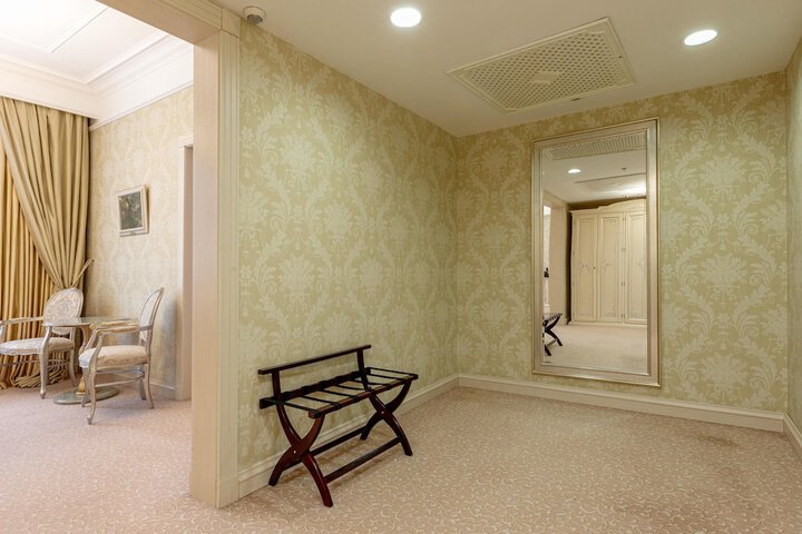 Room 121 of 339