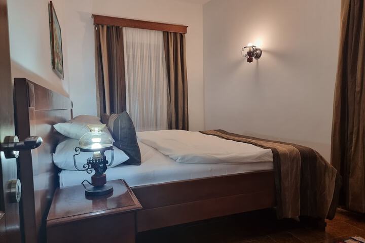 Room 17 of 263