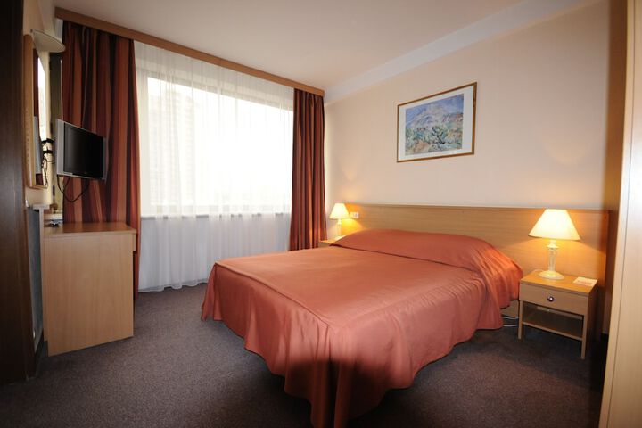 Room 7 of 43