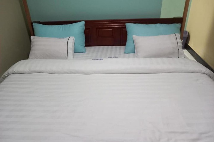 Room 2 of 17