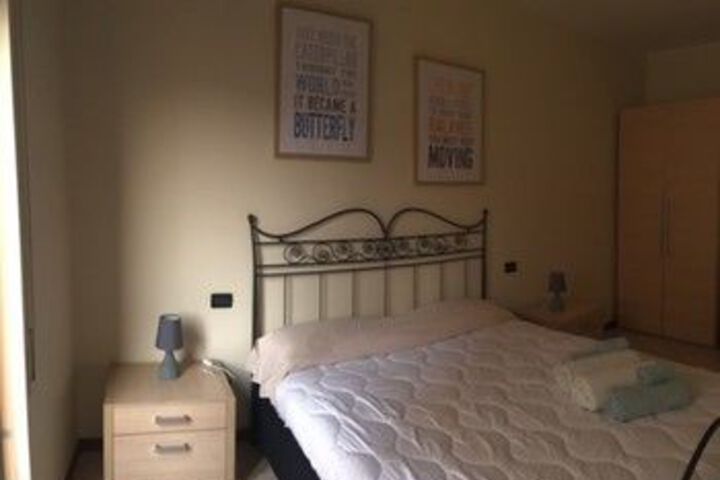 Room 120 of 499
