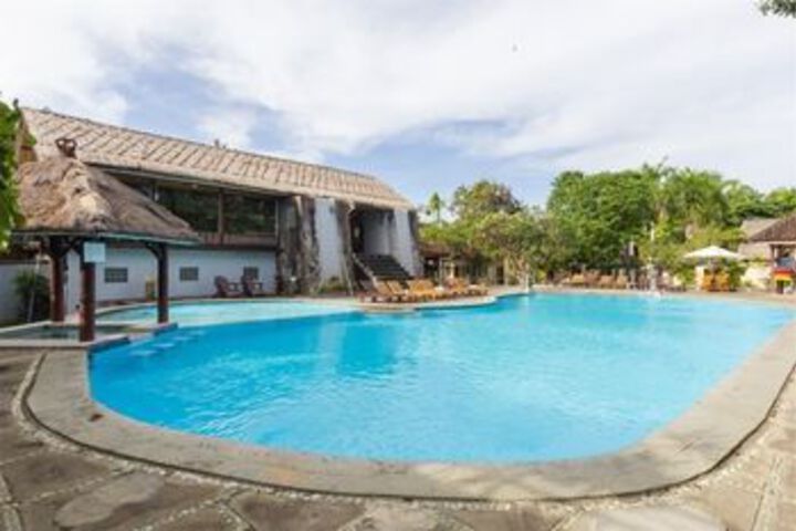 Pool Hotel