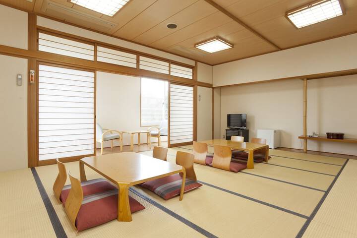 Room 6 of 39
