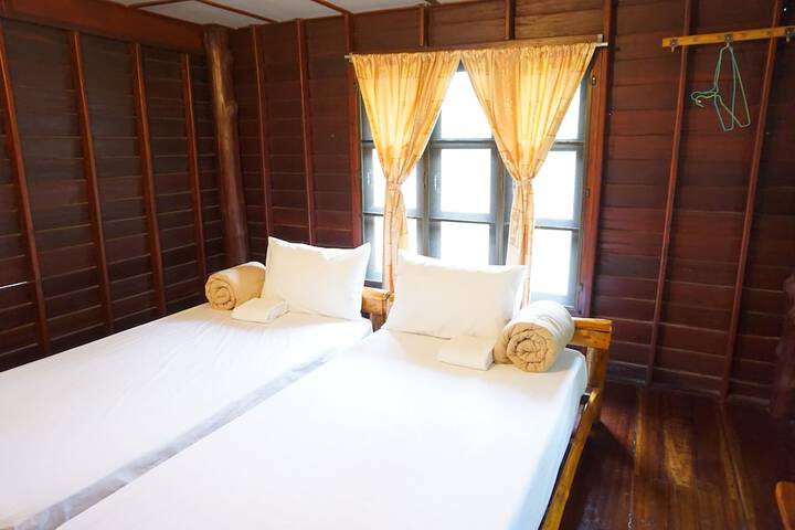 Room 11 of 37