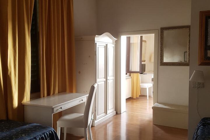 Room 9 of 50