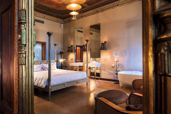 Room 15 of 63