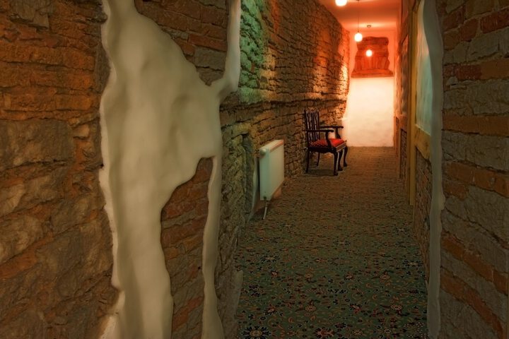 Ballroom/Hall 79 of 115