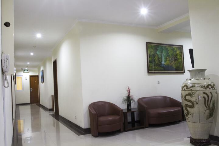 Ballroom/Hall 16 of 19