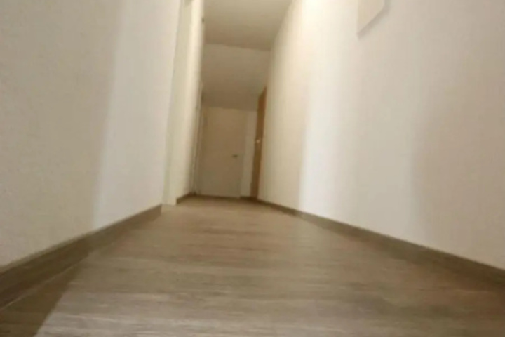 Room 10 of 16