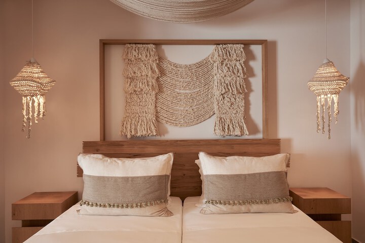Room 42 of 135