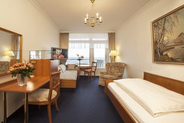 Room 3 of 41