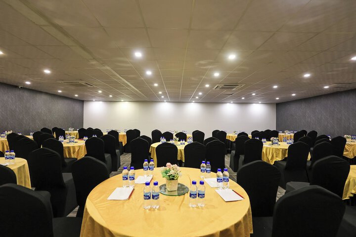 Business Center 98 of 106