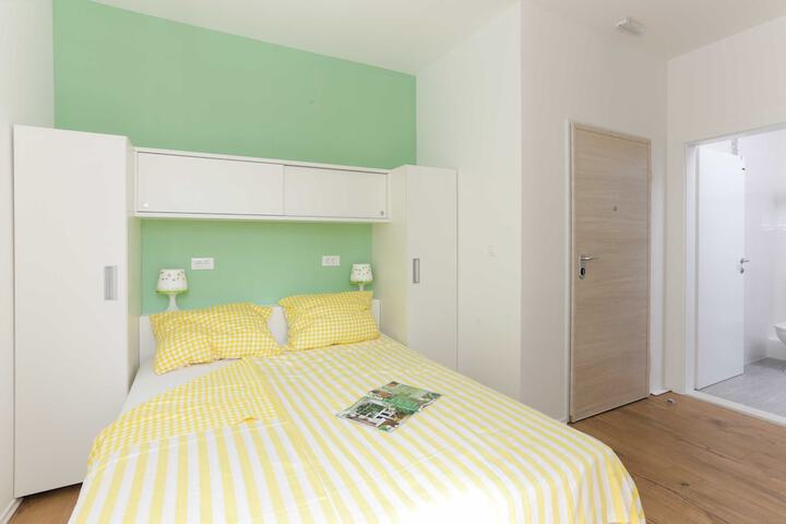 Room 4 of 66