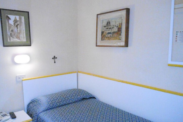 Room 18 of 53