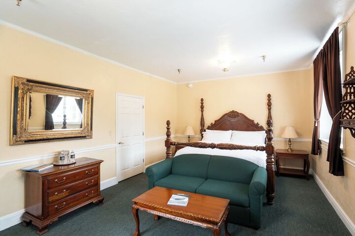 Standard Suite 1 King Bed First Floor (4 of 4)