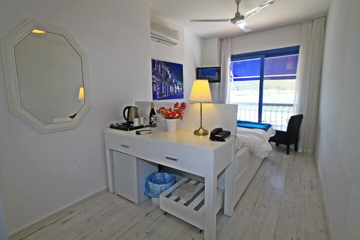 Room 8 of 258