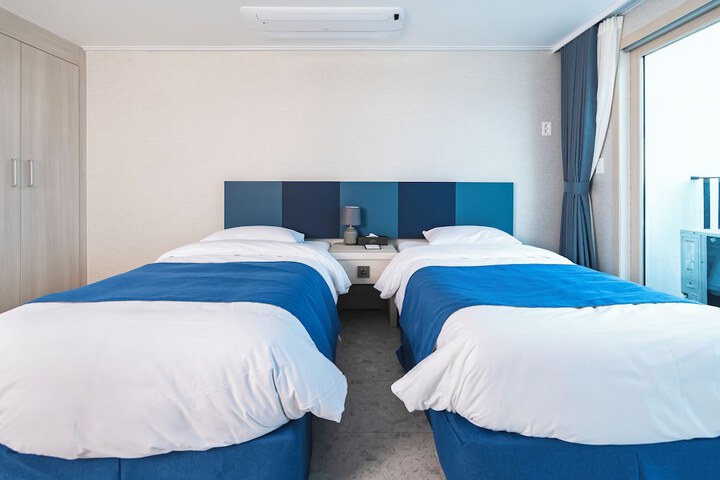 Room 25 of 120