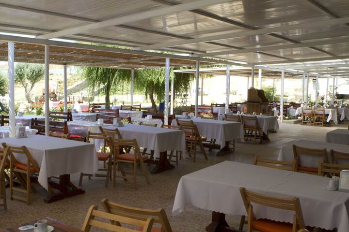 Dining 3 of 4