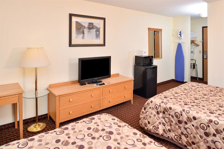 2 Queen Beds (5 of 5)