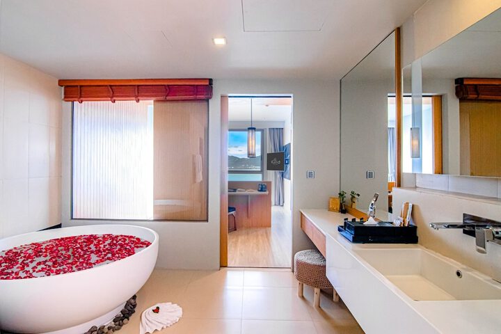 Room 34 of 144