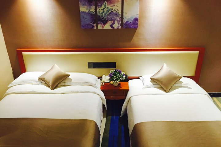 Room 14 of 65