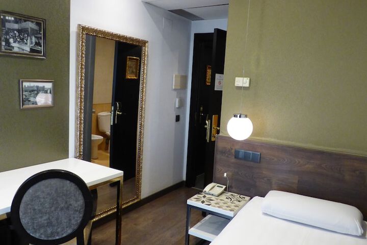 Room 36 of 193