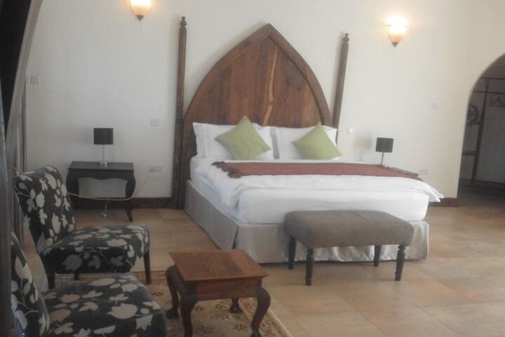 Room 7 of 8