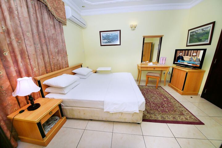 Room 28 of 74