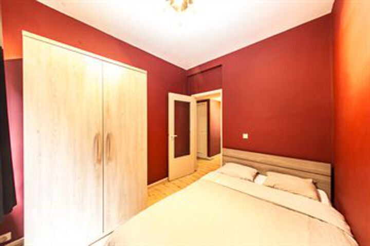 Room 11 of 28