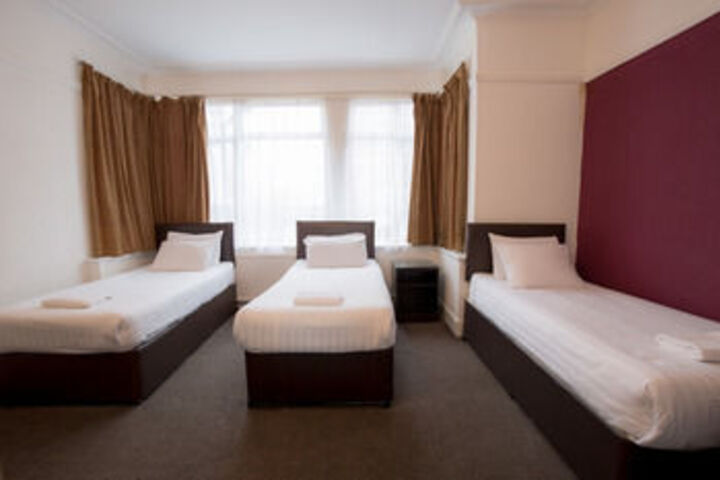 Room 6 of 28