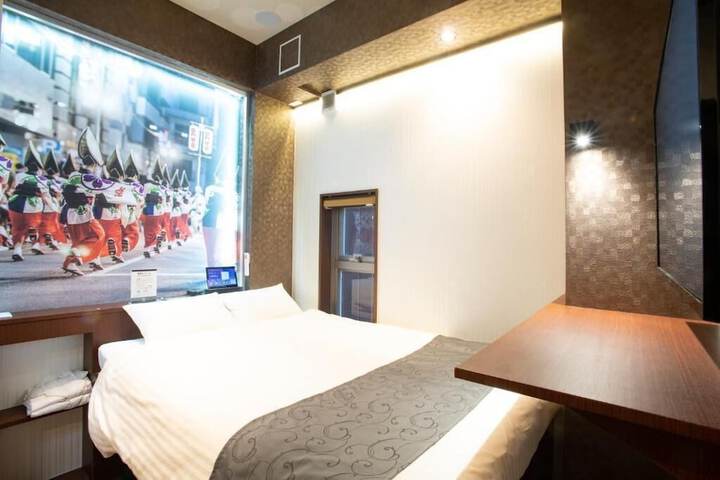 Room 8 of 26