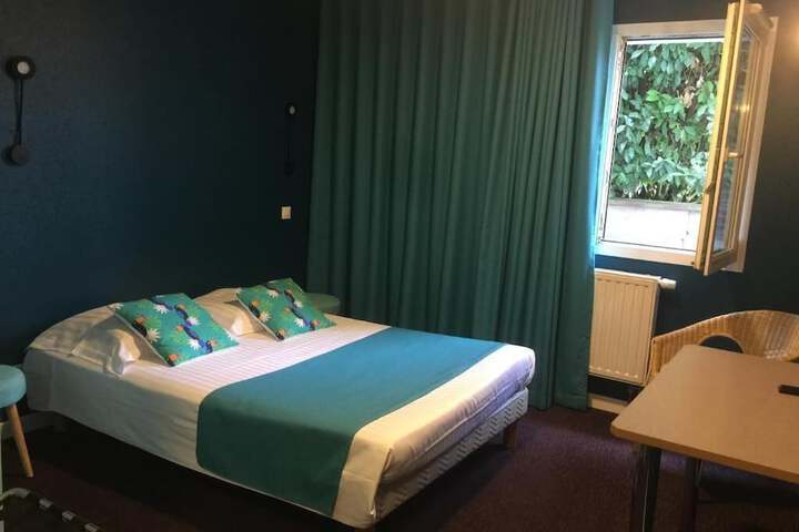 Room 7 of 32