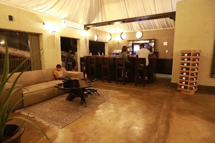 Lounge 41 of 47