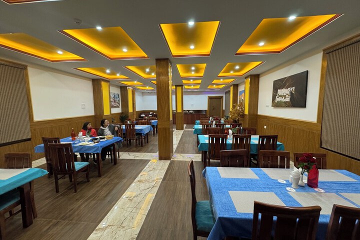 Dining 14 of 43