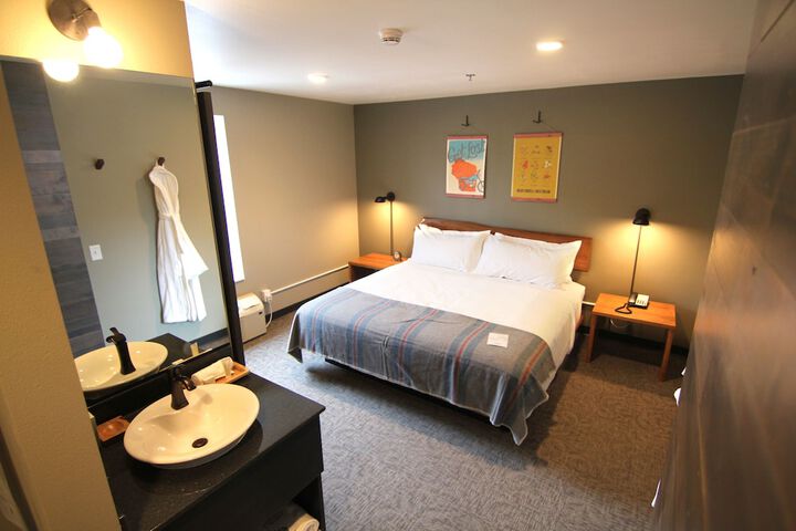 Flat King Bed Exterior Entrance (7 of 15)
