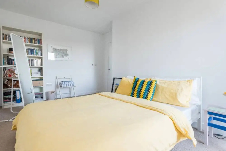 Room 4 of 13