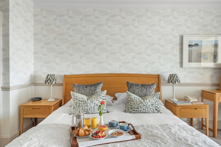 Room 48 of 240