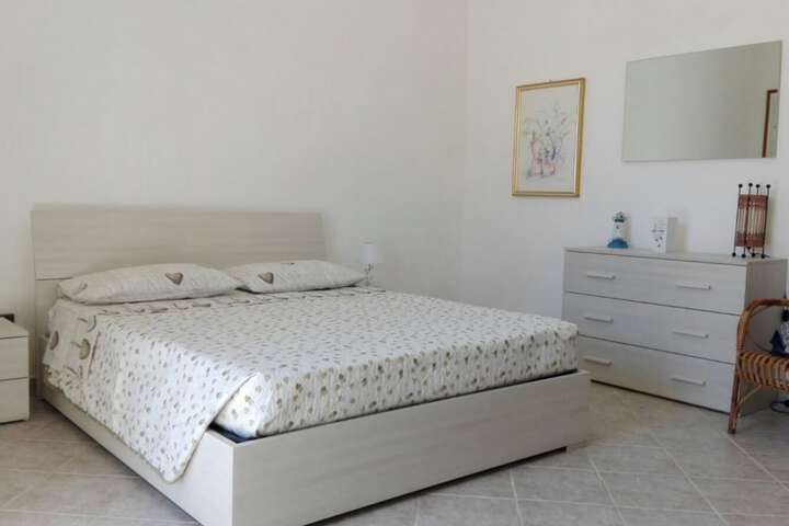 Room 6 of 15