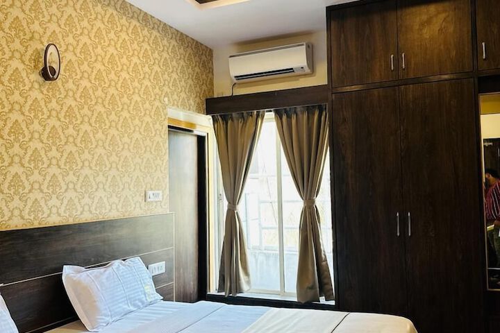 Room 4 of 17